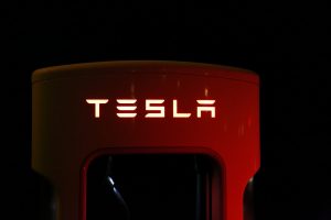 Lépésekre van a Tesla az igazi önvezető autótól
