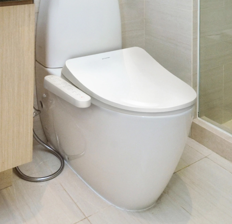 A fűthető, bidés okos WC ülőkével kényelmesen trónolhatunk 4