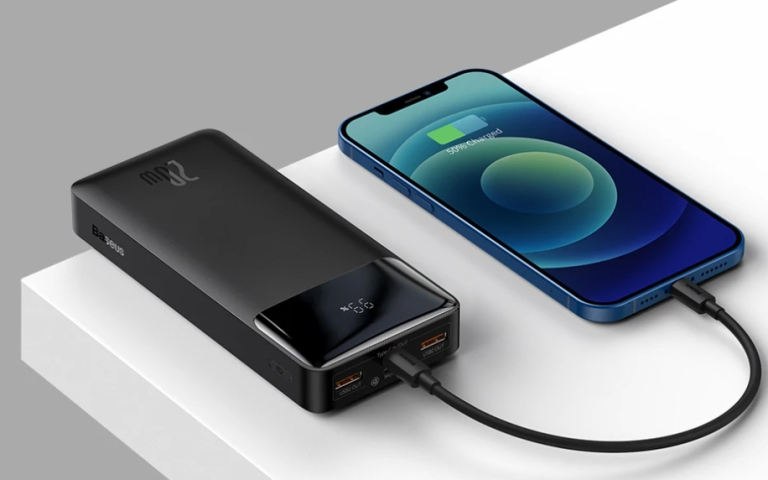 A 30 Ah-s Baseus power bank potom áron rendelhető