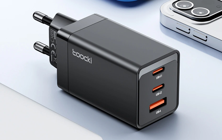 67 watt és 3 port amit fel tud mutatni az új Toocki töltő