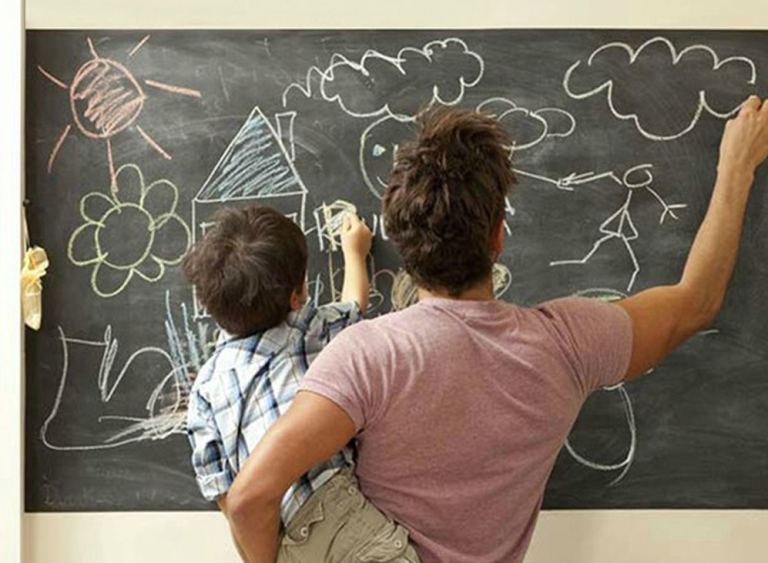Fekete krétatábla tapéta a kreativitás jegyében