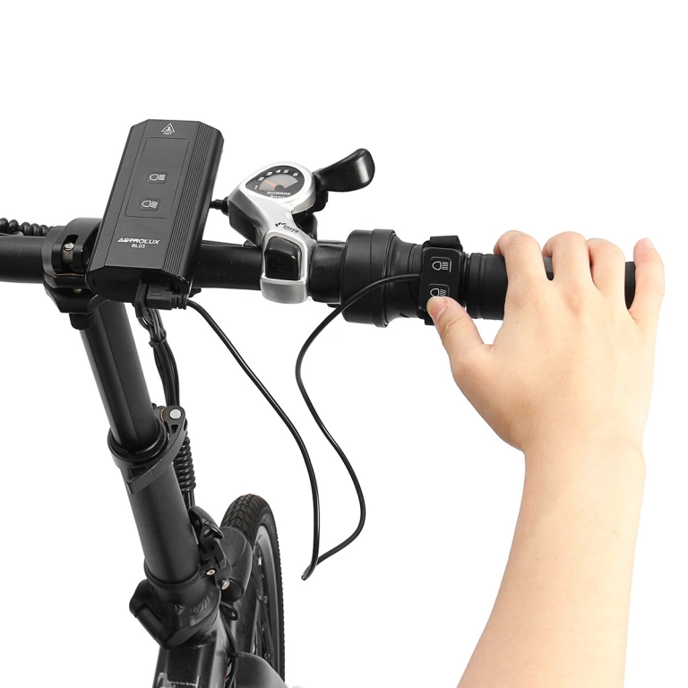 Nagy fényerejű, aksis kerékpár lámpa az Atroluxtól 8