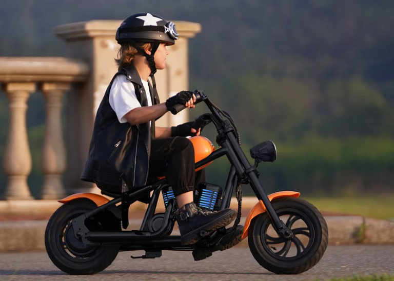 Álom ajándék ifjú motorosoknak