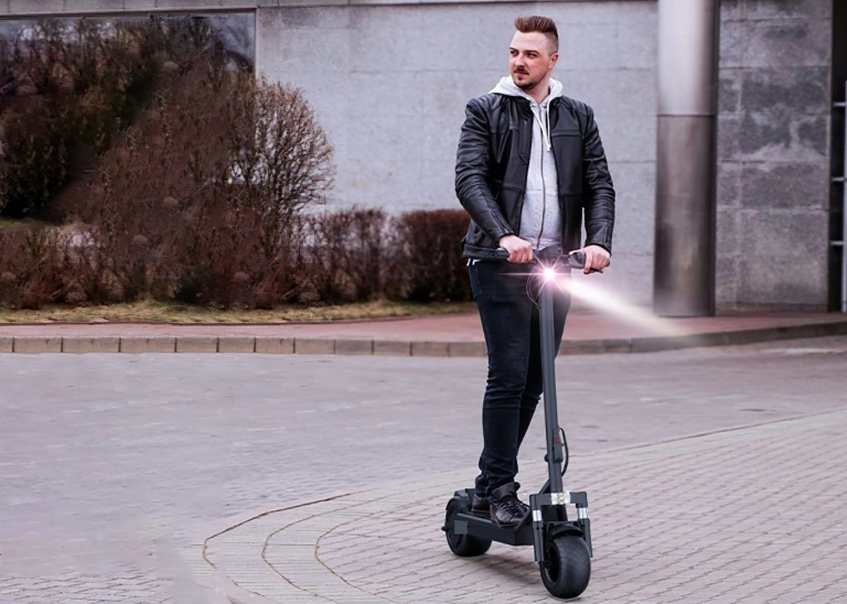 Városi roller kétfajta akkuval
