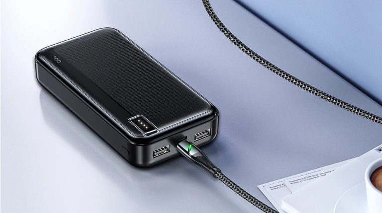 A Qoovi 20 000 mAh-s power bankje 7000 forintba sem kerül