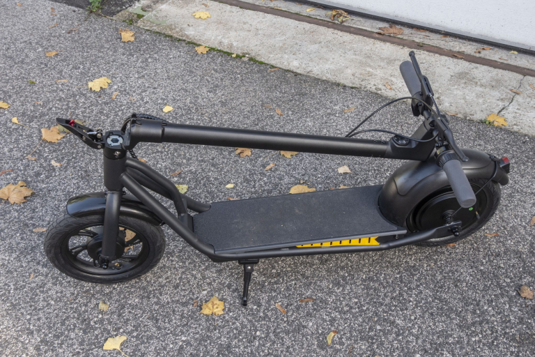A nagykerekű Emoko A19 e-roller már kipróbált konstrukció