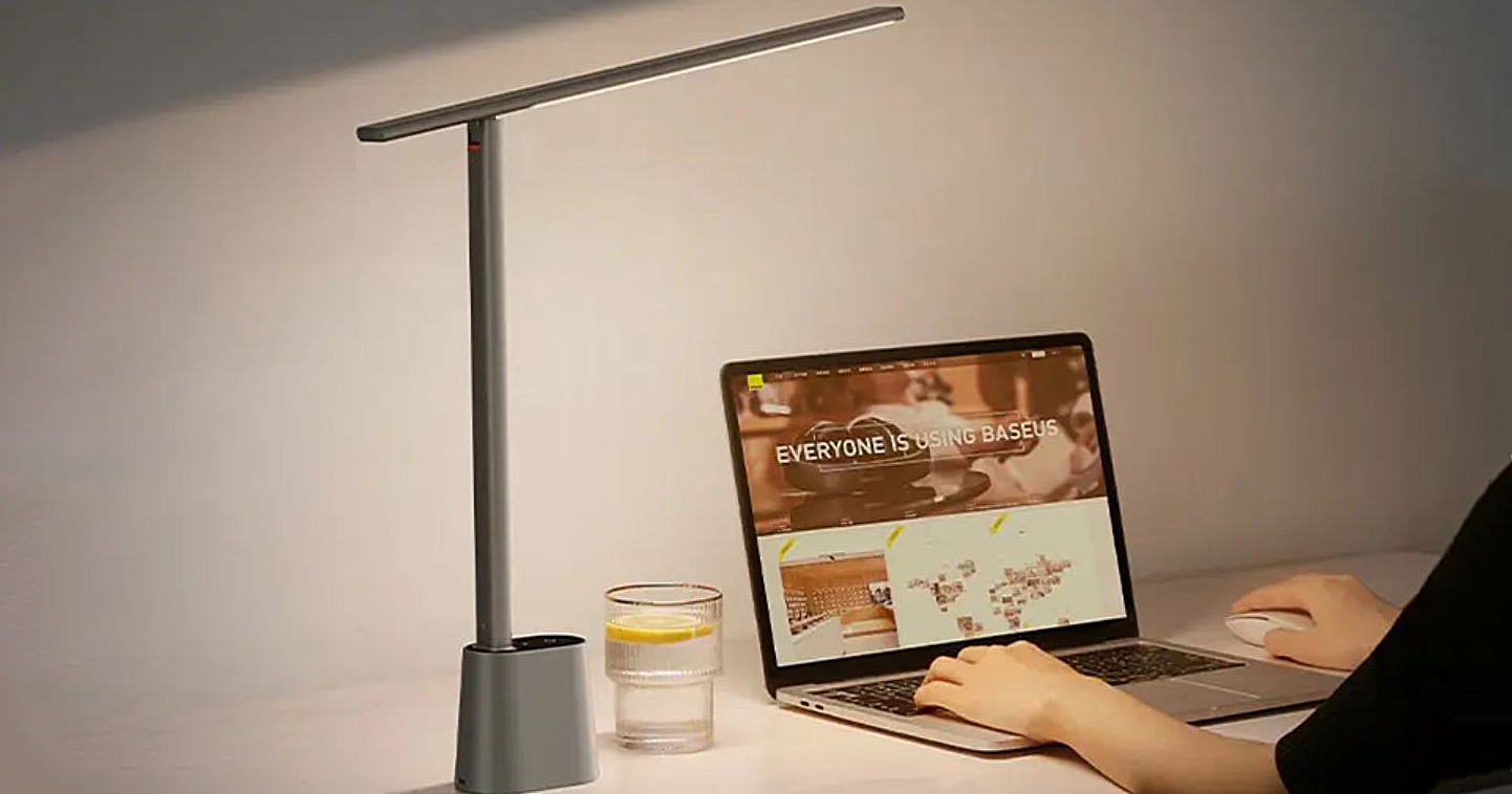With the Baseus battery lamp, you can even read while camping - World ...