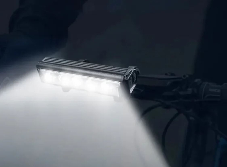A Bikight új, 2800 lumenes bicajos lámpát villantott