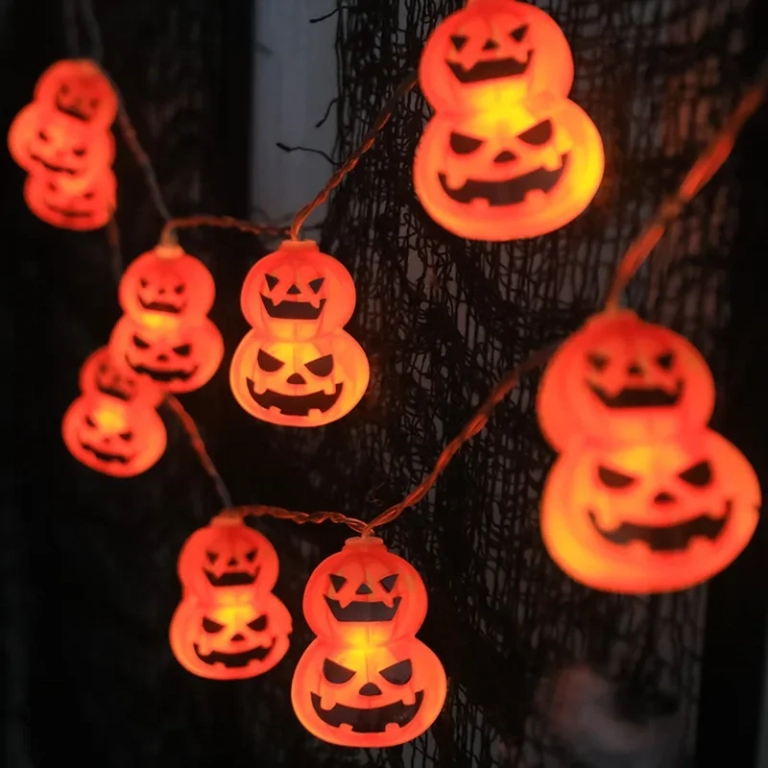 Halloweeni fényfüzér választható figurákkal 4000 Ft-tól 4