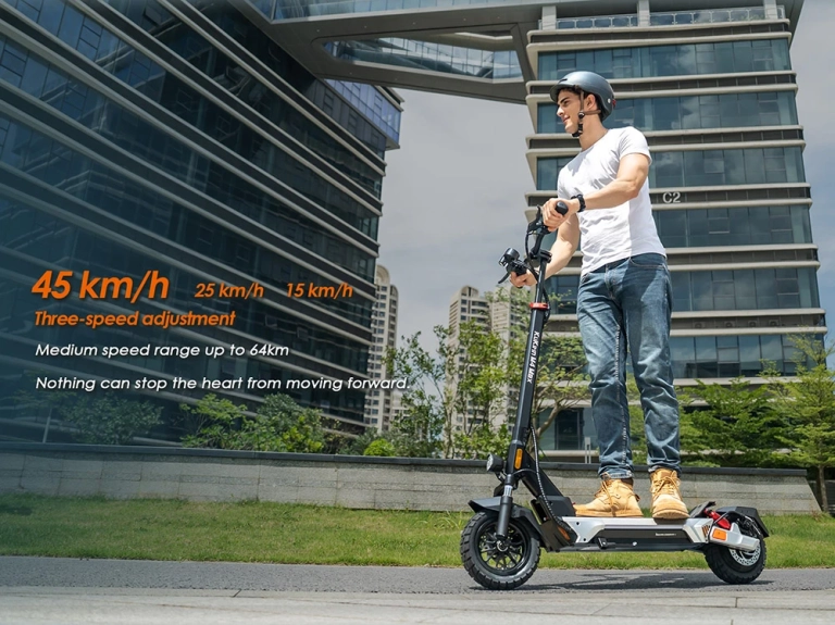 KuKirin M4 Max e-scooter: 800 watts, 45 km/h, and you 4