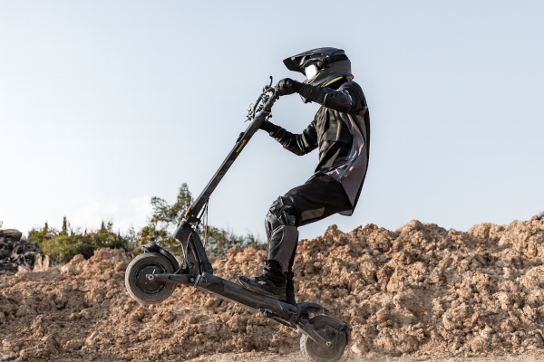 Ausom L2 Max e-roller – Amikor elszabadul a dupla motor 1