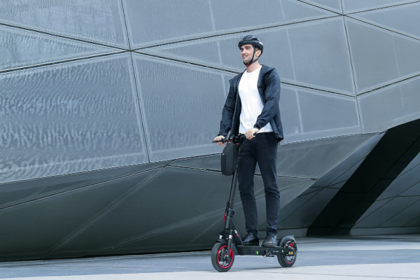 iScooter i10: az e-roller, ami felvisz a hegyre is 1