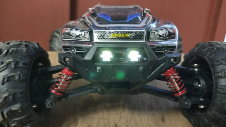 Prueba 08 de los coches de control remoto Xinlehong Spirit y Eachine EAT33