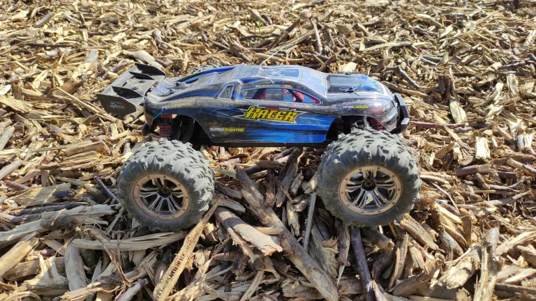 Prueba 08 de los coches de control remoto Xinlehong Spirit y Eachine EAT28