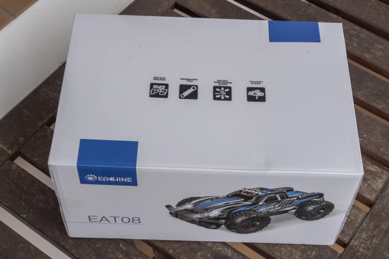 Prueba 08 de los coches de control remoto Xinlehong Spirit y Eachine EAT12