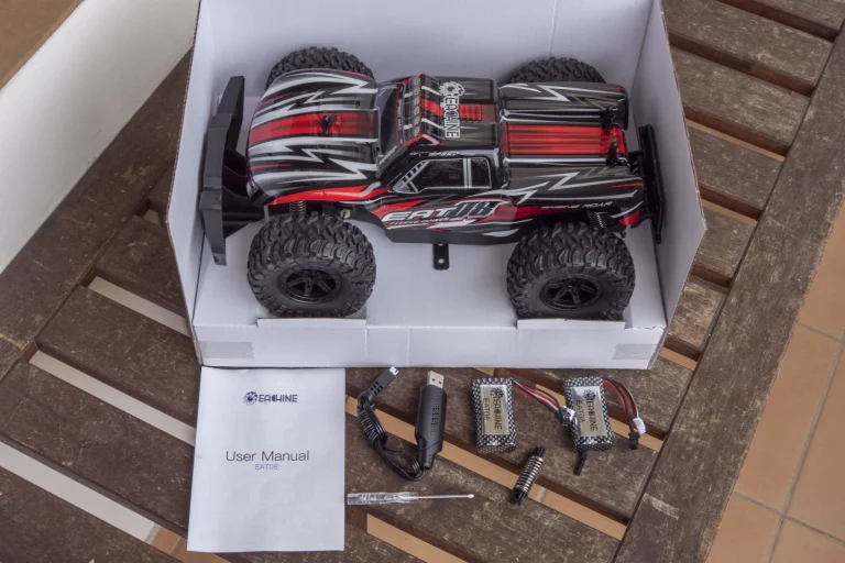 Prueba 08 de los coches de control remoto Xinlehong Spirit y Eachine EAT11