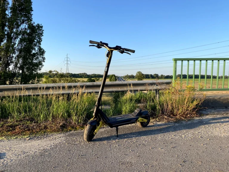Prueba de scooter eléctrico OOTD S10 13