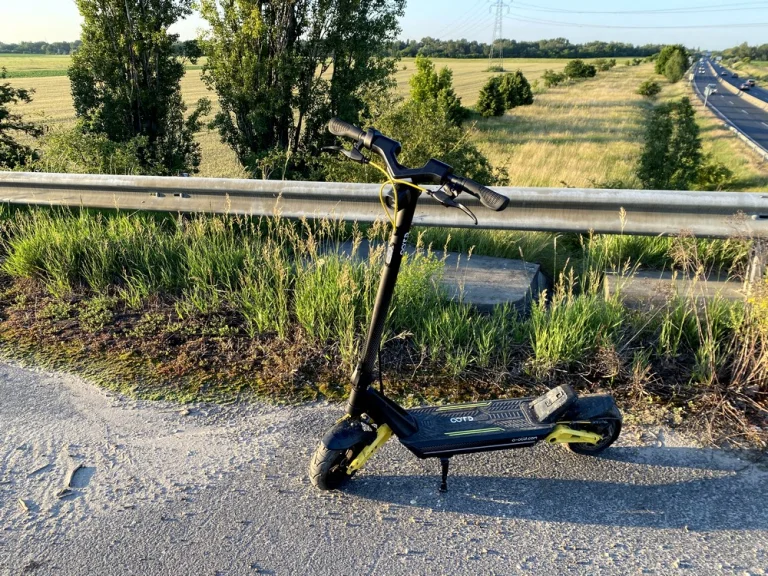 Prueba de scooter eléctrico OOTD S10 14