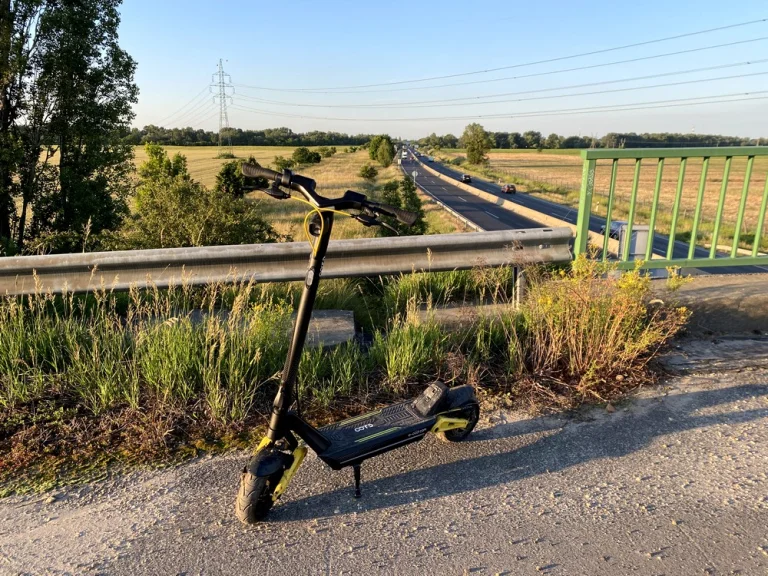 Prueba de scooter eléctrico OOTD S10 15