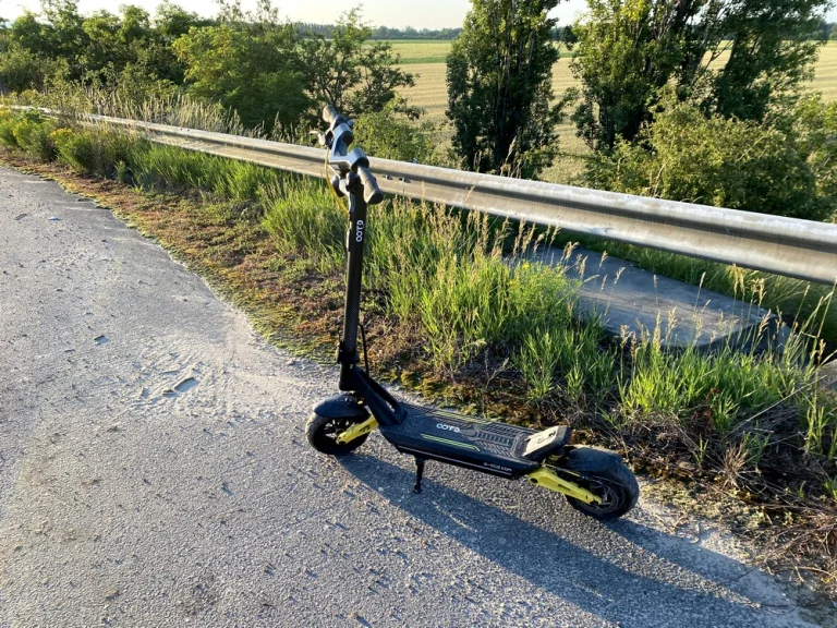 Prueba de scooter eléctrico OOTD S10 16
