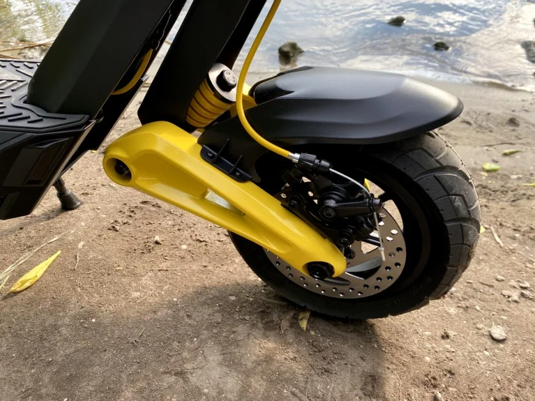 Prueba de scooter eléctrico OOTD S10 20