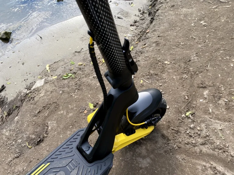 Prueba de scooter eléctrico OOTD S10 24