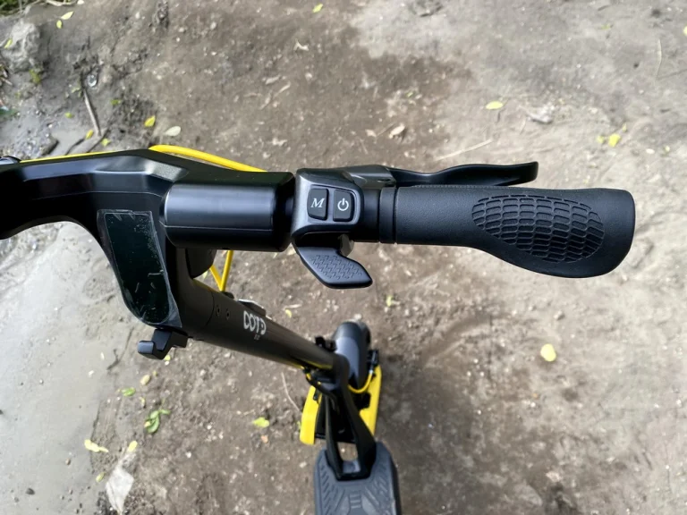 Prueba de scooter eléctrico OOTD S10 30