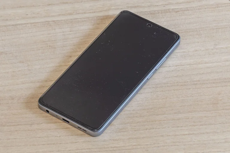 Prueba del teléfono inteligente OnePlus Nord CE4 Lite 5G 6