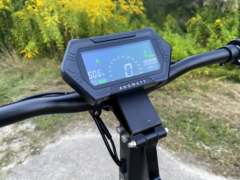 Essai 1 de la trottinette électrique ANGWATT CS14
