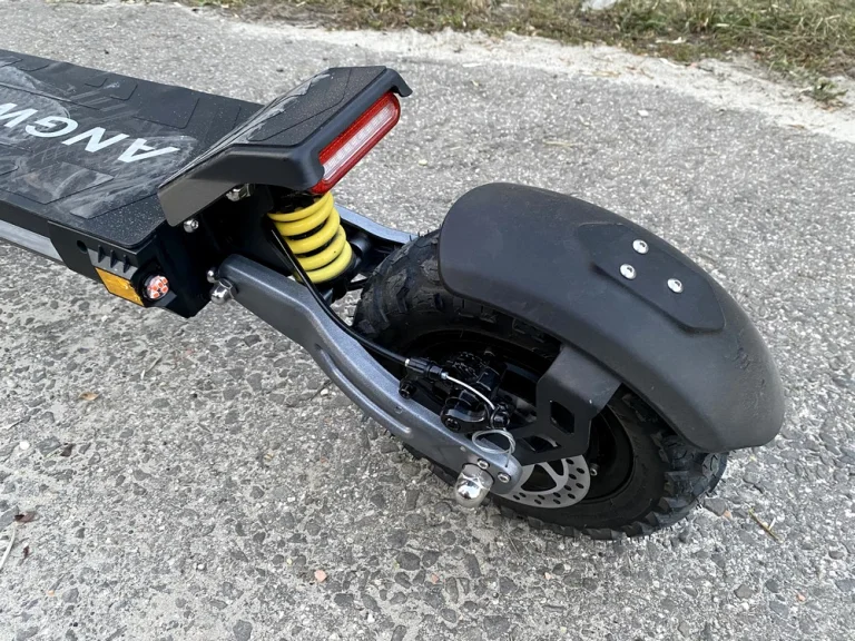 Essai 1 de la trottinette électrique ANGWATT CS24