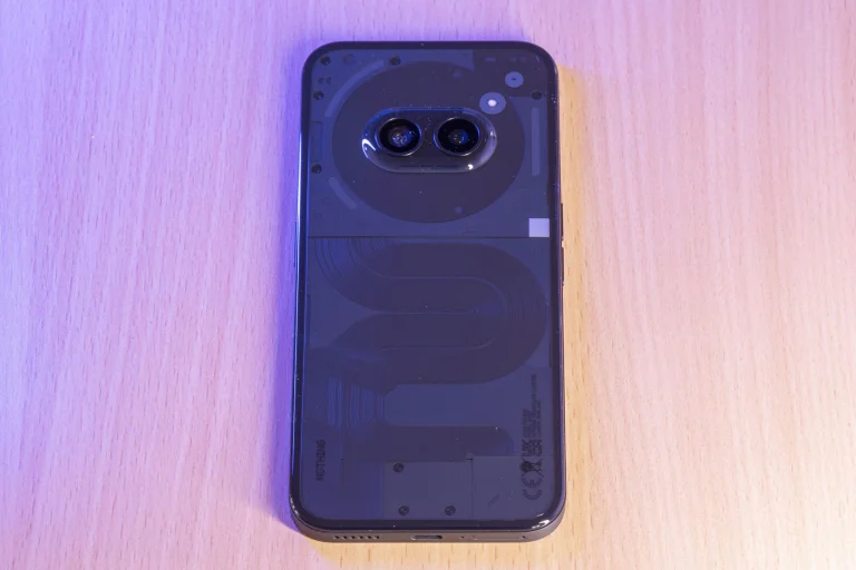 Nothing Phone (2a) Plus test smartphone 8