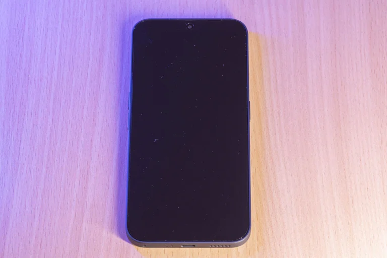 Nothing Phone (2a) Plus test smartphone 9