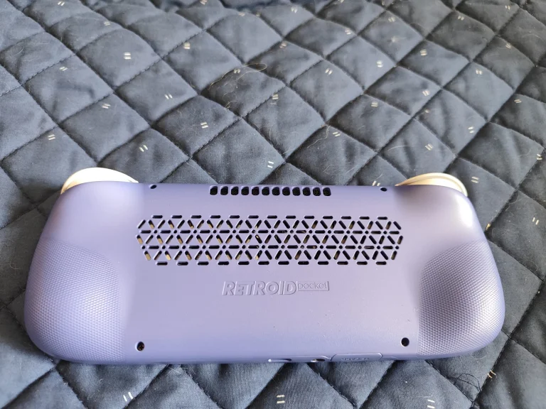 Test de la console de jeu Retroid Pocket 5 7