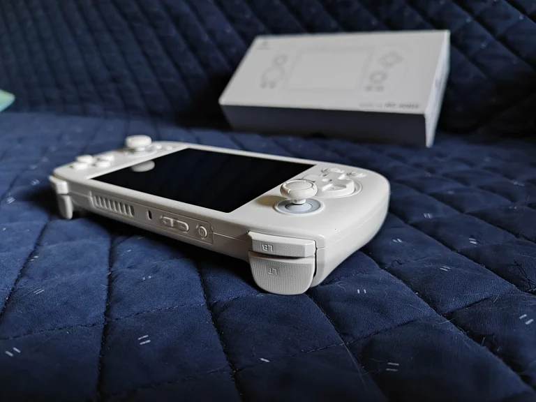 ANBERNIC RG 406H handheld game console test 6