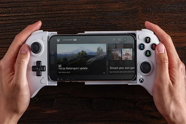 Xbox en tu bolsillo: 8BitDo Ultimate Gamepad para móviles